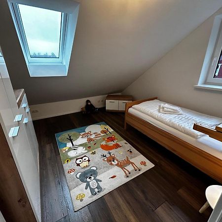 Moderne Ferienwohnung Fuer Familien Im Dachgeschoss Bosau Zewnętrze zdjęcie